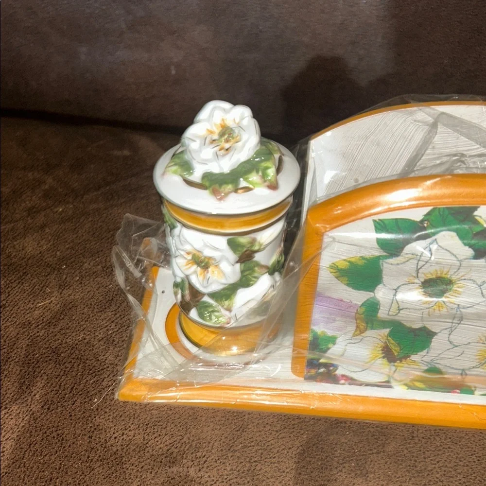 Vintage Magnolia napkin and salt/pepper shakers new old stock